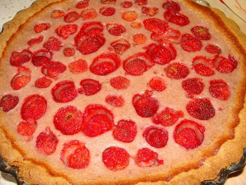 Tarta z serkiem i truskawkami Tarta z serkiem i truskawkami