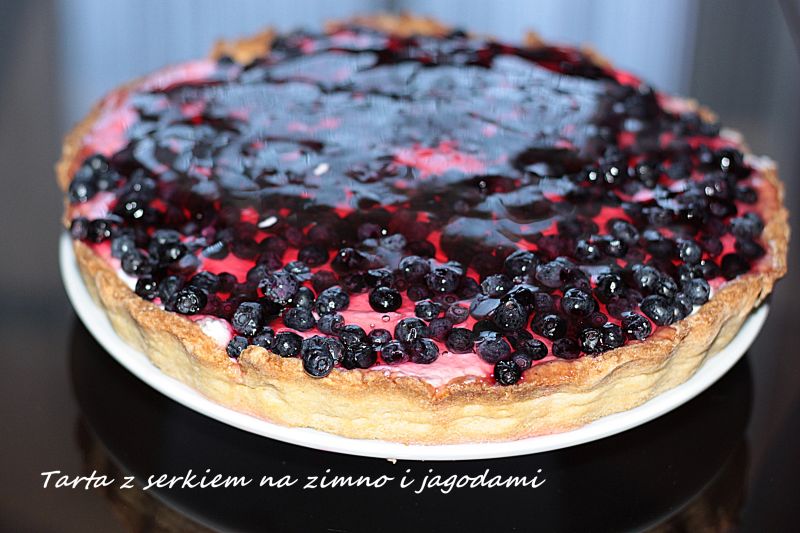 Tarta z serkiem na zimno i jagodami