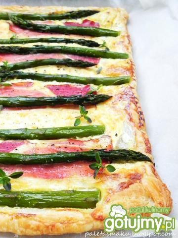 Tarta z szynką, szparagami i kozim serem
