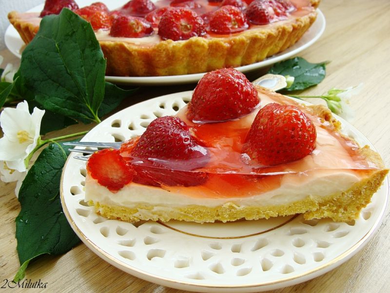 Tarta z truskawkami i galaretką Tarta z truskawkami i galaretką