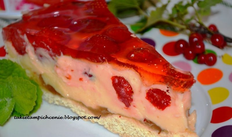 Tarta z truskawkami i galaretką