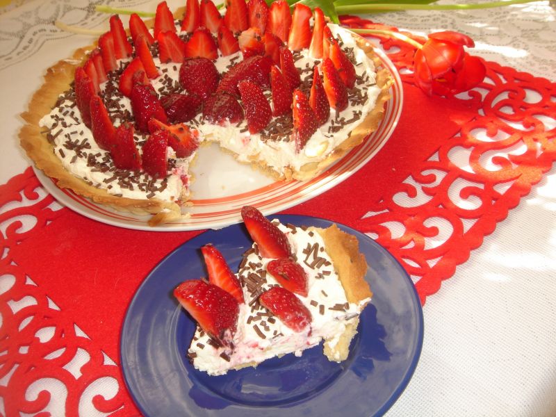 Tarta z truskawkami i kremem mascarpone Tarta z truskawkami i kremem mascarpone