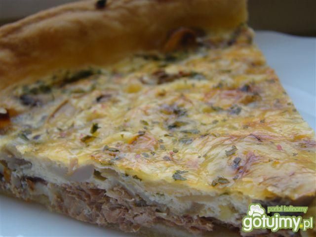 Tarta z tuńczykiem i pieczarkami