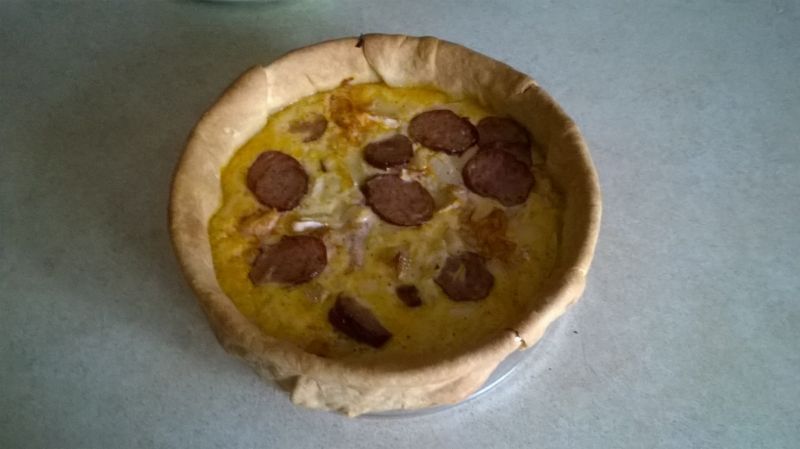 Tarta z warzywami, kurczakiem i kiełasą