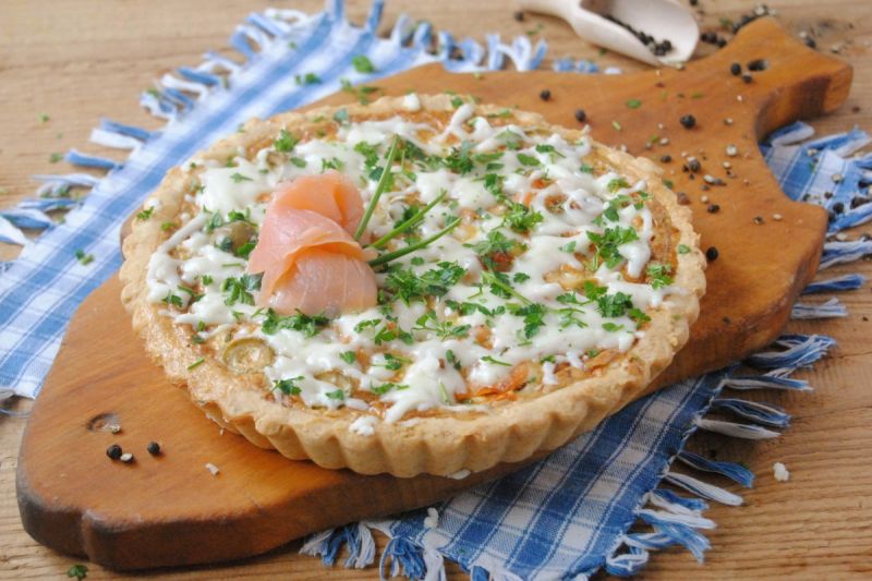 Tarta z wędzonym łososiem Tarta z wędzonym łososiem