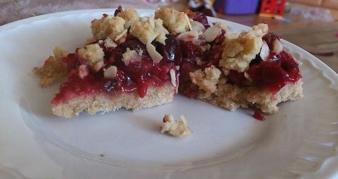 Tarta z wiśniami, porzeczkami i malinkami Tarta z wiśniami, porzeczkami i malinkami