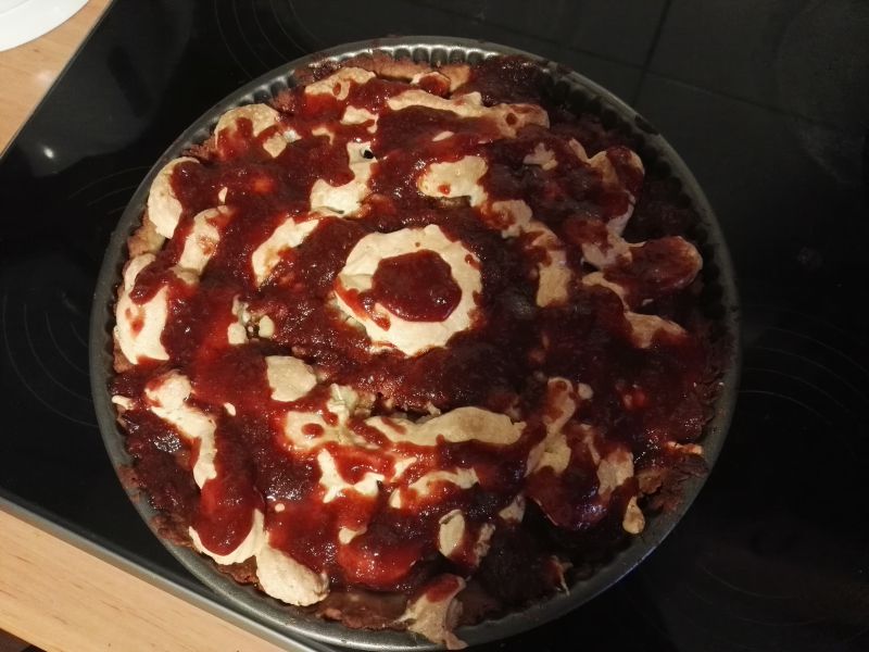 Tarta ze śliwkami i sosem śliwkowym 