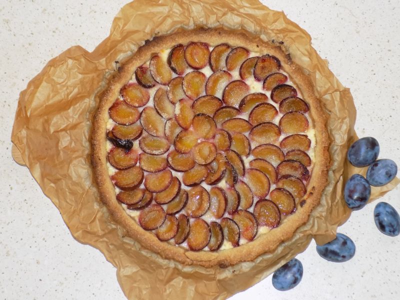 Tarta ze śliwkami i twarożkiem