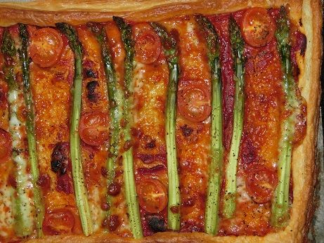 Tarta ze szparagami i mozzarellą