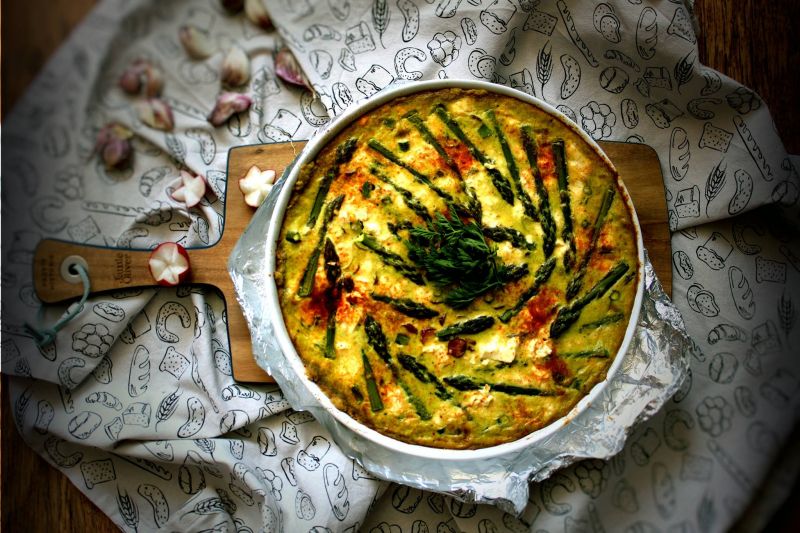 Tarta ze szparagami z musem jajecznym  Tarta ze szparagami z musem jajecznym