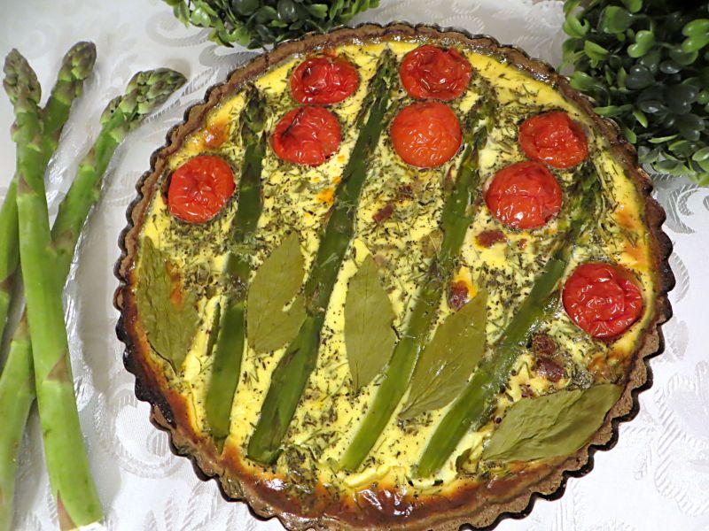 Tarta ziołowa z szparagami Tarta ziołowa z szparagami