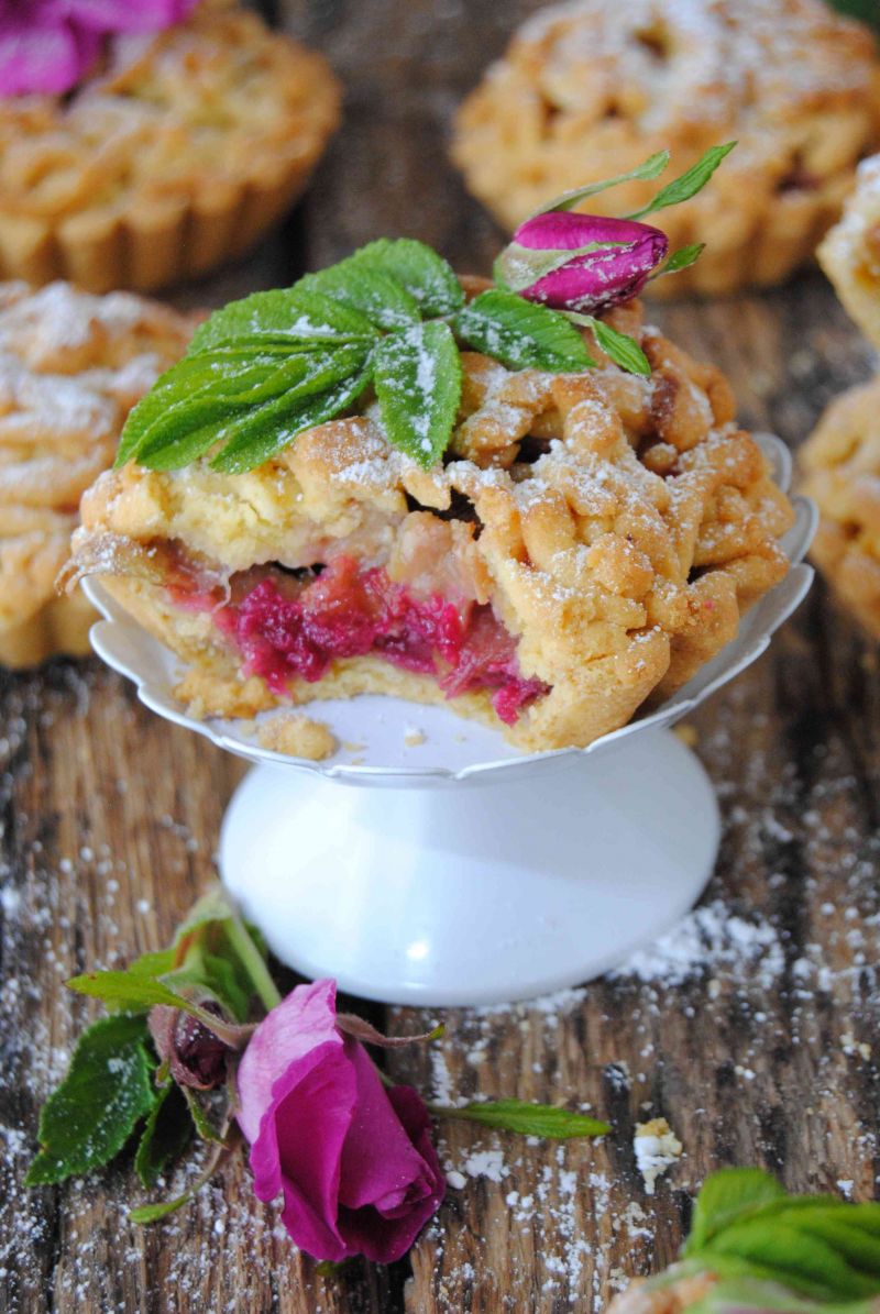 Tartaletki różano - rabarbarowe Tartaletki różano - rabarbarowe