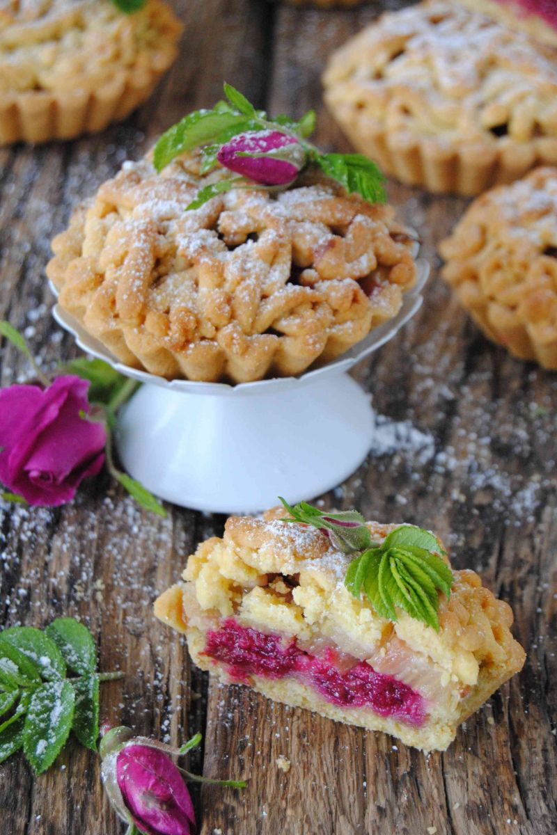 Tartaletki różano - rabarbarowe Tartaletki różano - rabarbarowe