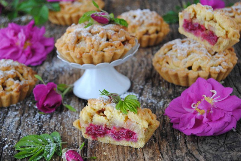 Tartaletki różano - rabarbarowe Tartaletki różano - rabarbarowe