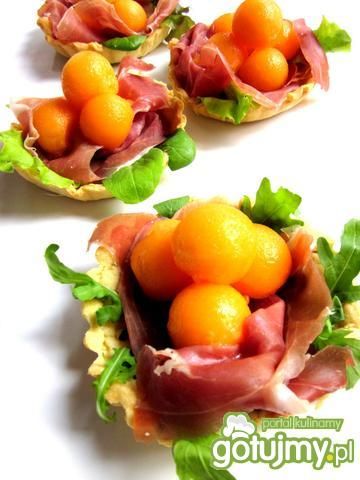 Tartaletki  wytrawne z szynką i melonem