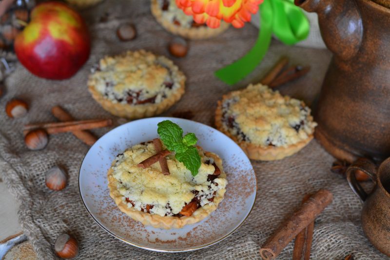Tartaletki z jabłkiem i złocistą kruszonką