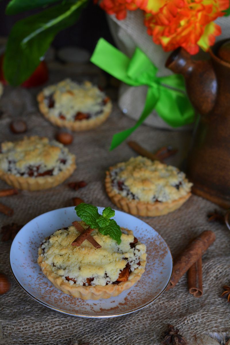 Tartaletki z jabłkiem i złocistą kruszonką