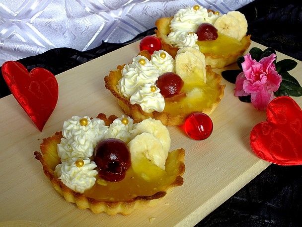 Tartaletki z kremem mascarpone, kisielem i owocami