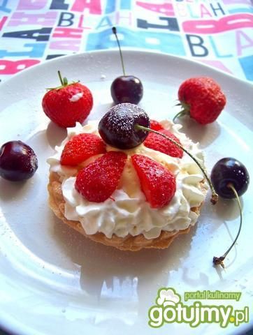 Tartaletki z lodami i owocami Tartaletki z lodami i owocami