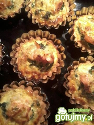 Tartaletki z łososiem i szpinakiem Tartaletki z łososiem i szpinakiem