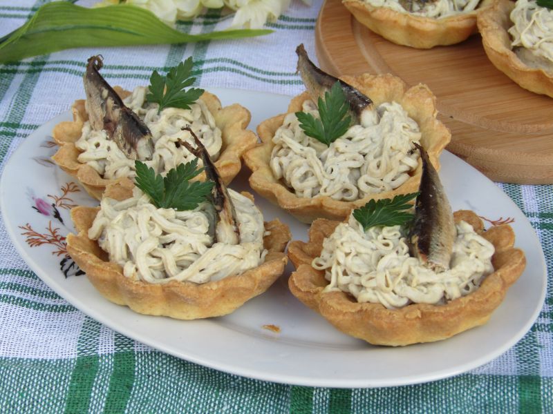 Tartaletki z pastą rybno- jajeczną Tartaletki z pastą rybno- jajeczną
