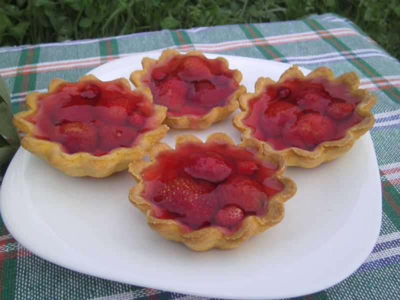 Tartaletki z truskawkami i galaretką