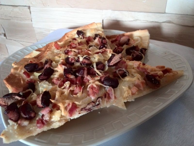 Tarte flambée  (Flammkuchen), czyli prawie pizza Tarte flambée  (Flammkuchen), czyli prawie pizza