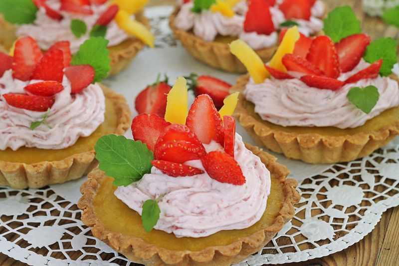 Tartaletki mango z truskawką Tartaletki mango z truskawką