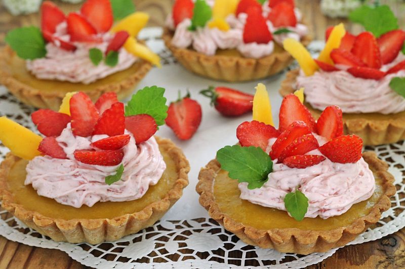 Tartaletki mango z truskawką Tartaletki mango z truskawką
