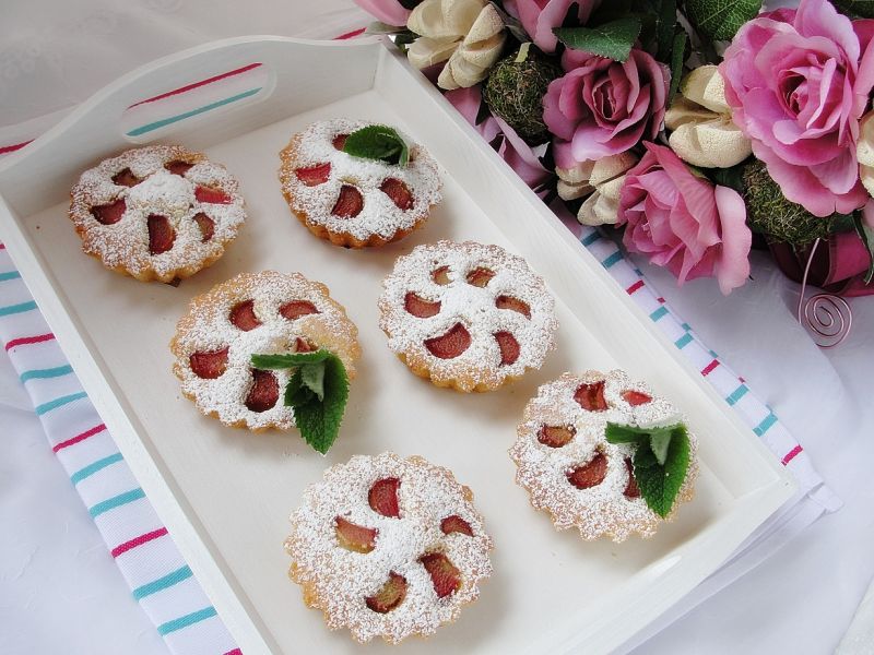 Tarteletki ucierane z rabarbarem  