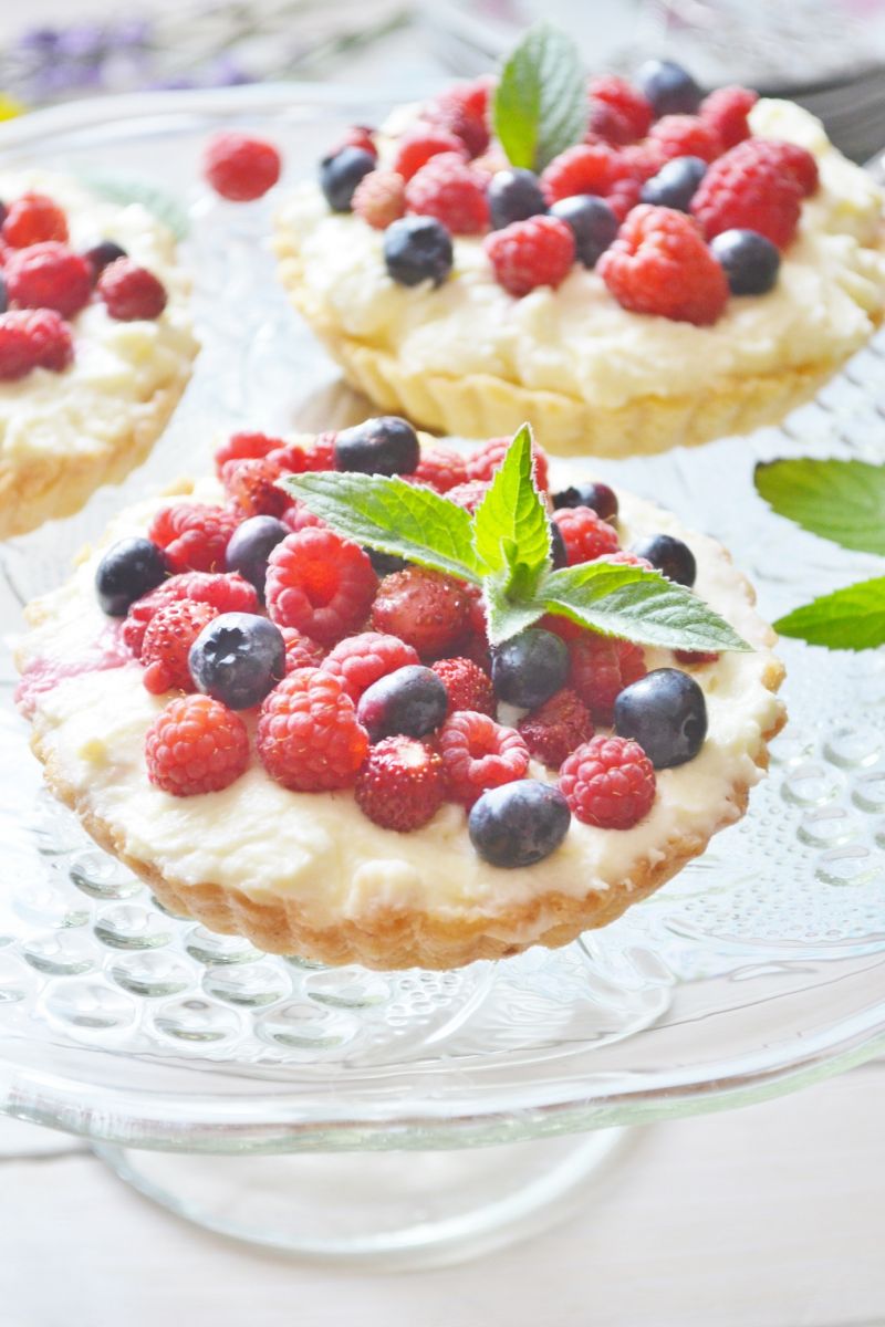 Tarteletki ze śmietaną i owocami Tarteletki ze śmietaną i owocami