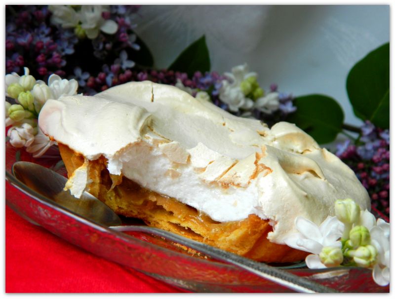 Tartinki z rabarbarem i bezą