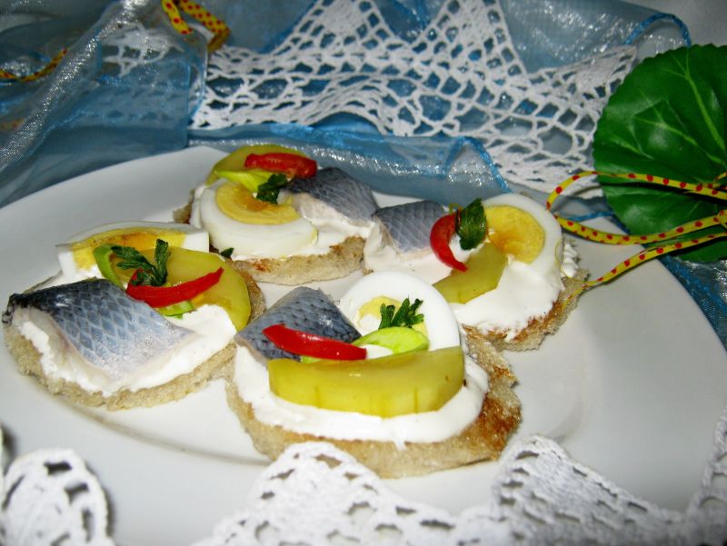 Tartinki ze śledziem