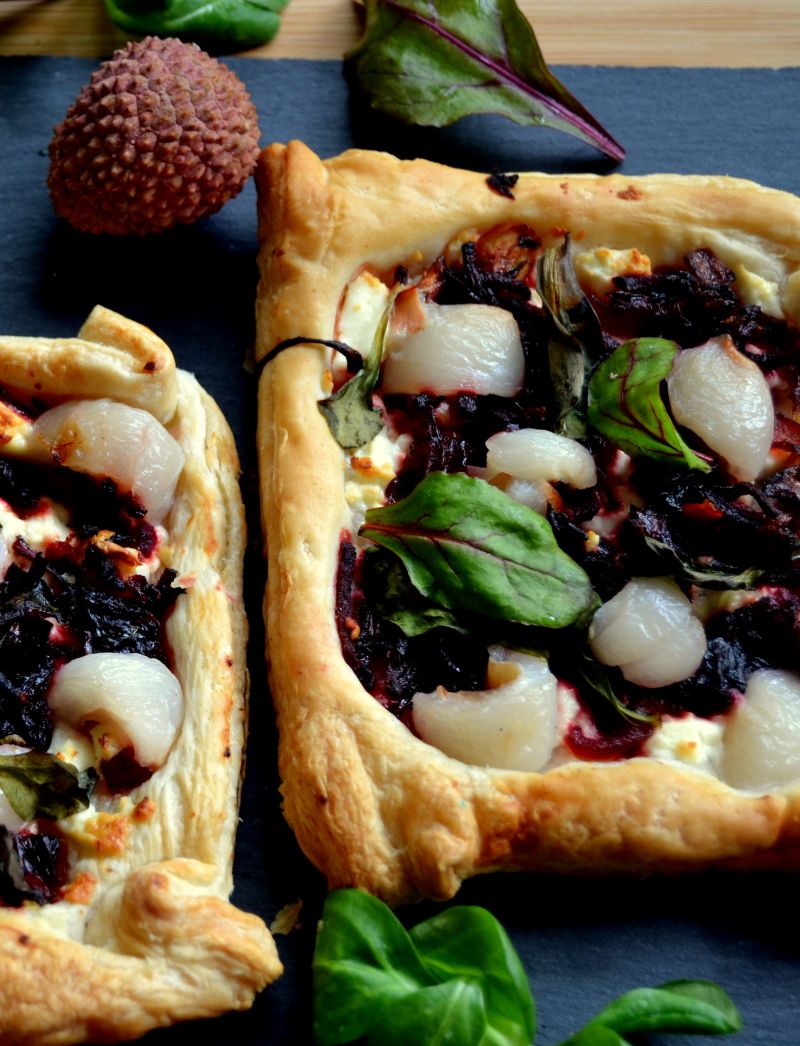 Tarty z botwiną, serem feta oraz liczi Tarty z botwiną, serem feta oraz liczi