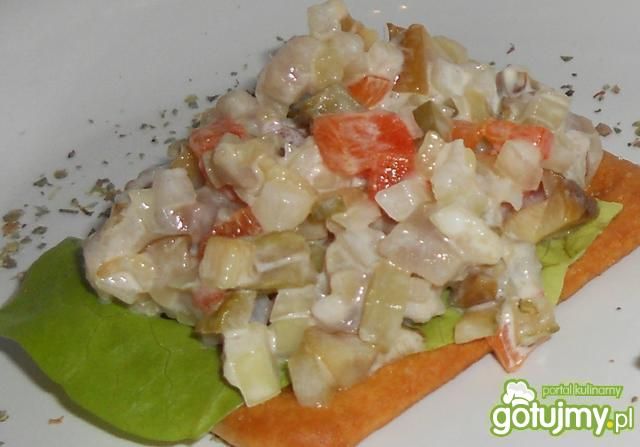 Tatar śledziowy na krakersach