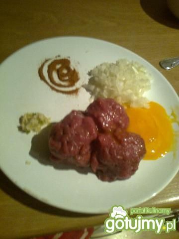 Tatar wołowy (befsztyk tatarski)