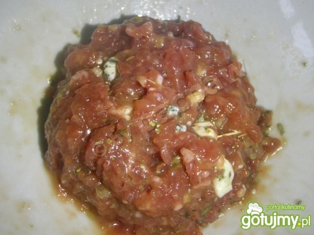 Tatar wołowy z gorgonzolą  Tatar wołowy z gorgonzolą