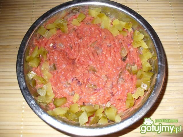 Tatar z czerwoną cebulką  Tatar z czerwoną cebulką