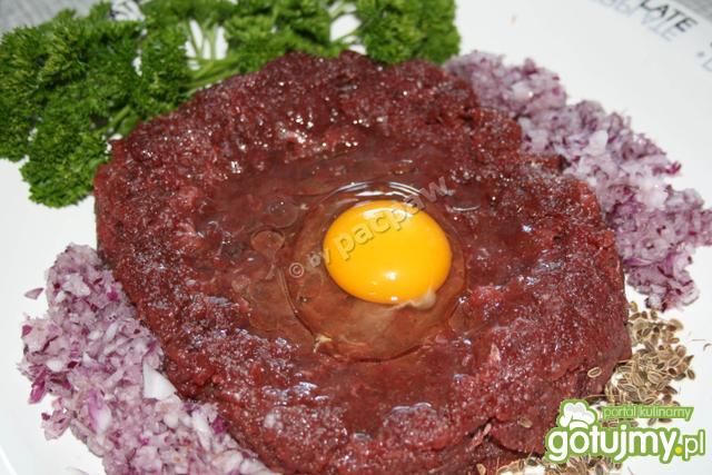 Tatar z jelenia z nasionami kopru Tatar z jelenia z nasionami kopru