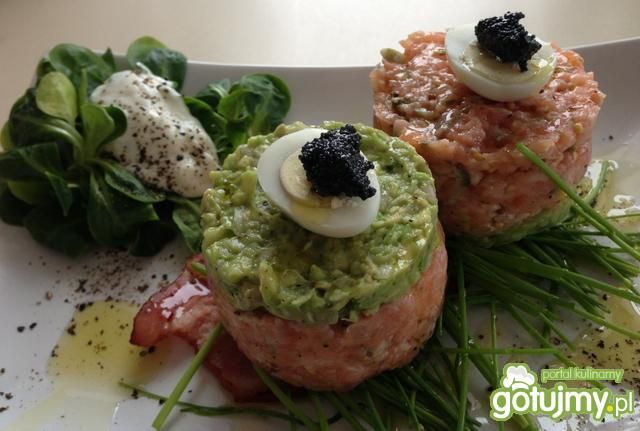 Tatar z łososia i zieloną salsą Tatar z łososia i zieloną salsą