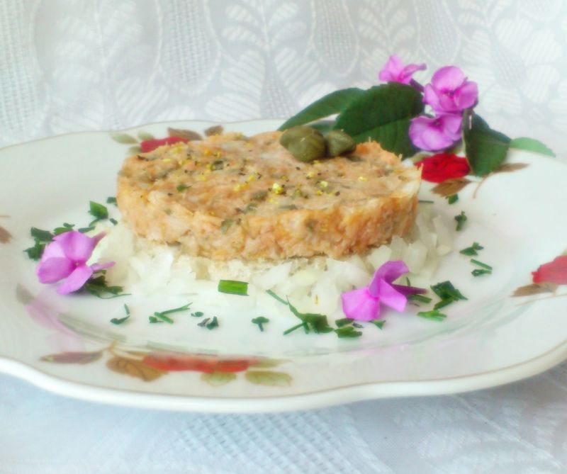 Tatar z łososia (z kaparami)