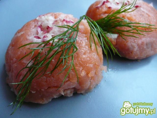 Tatar z łososia z rzodkiewką