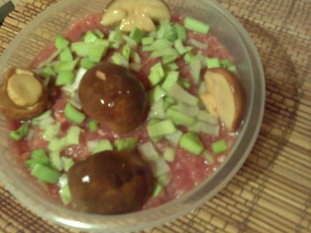 Tatar z marynowanymi grzybkami Tatar z marynowanymi grzybkami