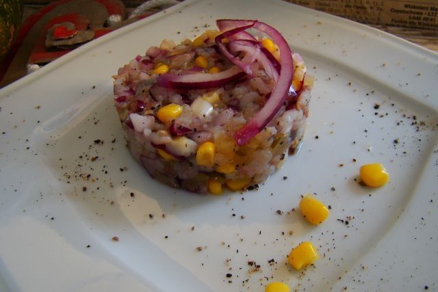 Tatar z śledzia z kukurydzą  Tatar z śledzia z kukurydzą