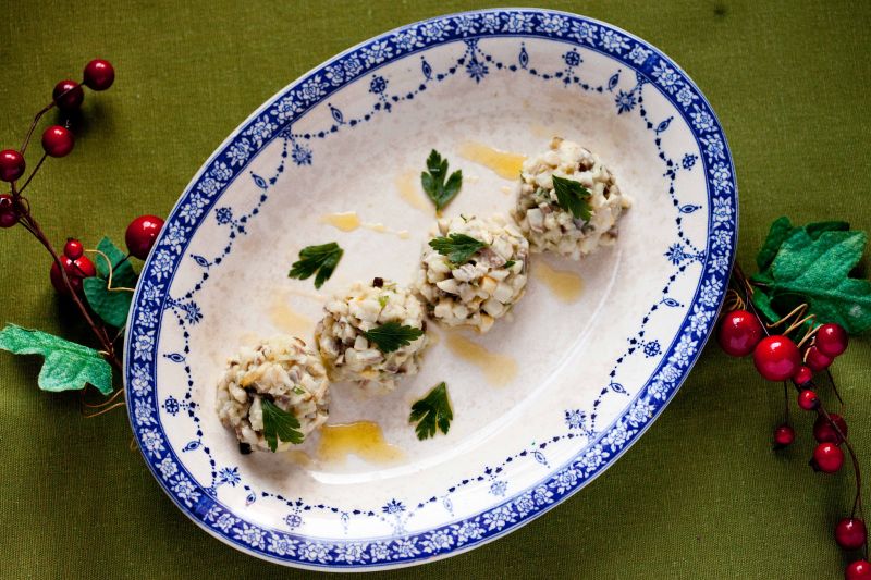 Tatar ze śledzia z grzybkami 