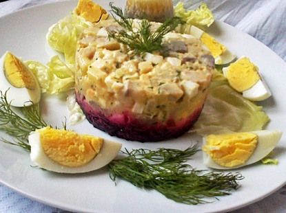 Tatar ze śledzia z koperkiem na buraczkach Tatar ze śledzia z koperkiem na buraczkach