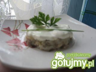 Tatar ze śledzia z  sosem musztardowym