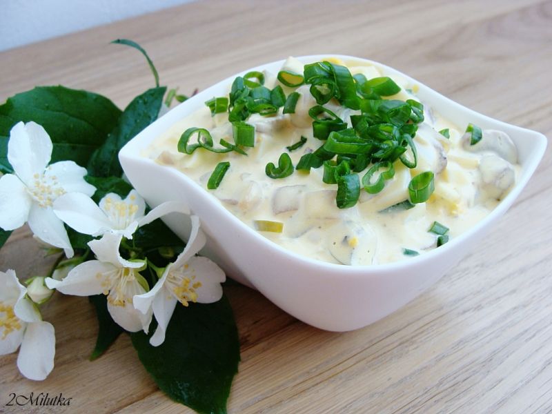 Tatarski na kremówce z grzybami leśnymi Tatarski na kremówce z grzybami leśnymi