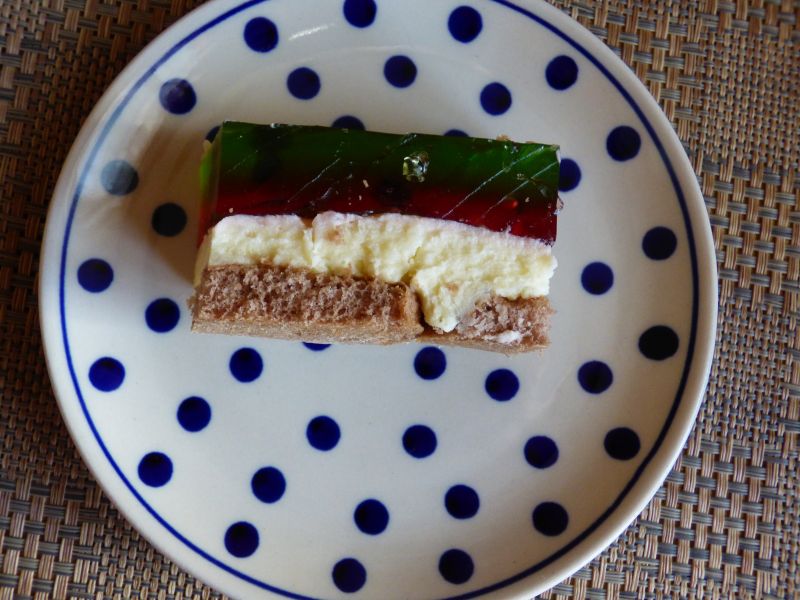 Tęczowe ciasto bez pieczenia