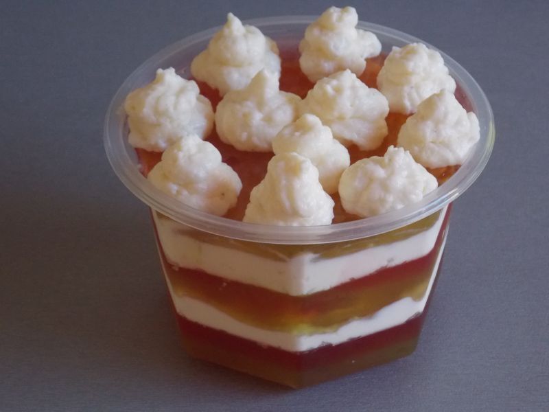 Tęczowe serniczki na zimno